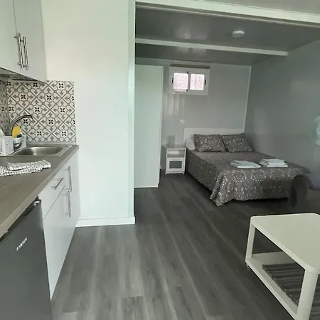 Apartament Renovated Tiny House