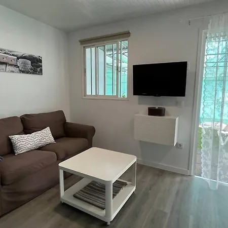 Renovated Tiny House Сан-Бартоломе