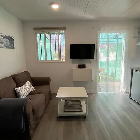 Renovated Tiny House Апартаменты *